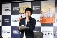 MCを務めたしずる村上。