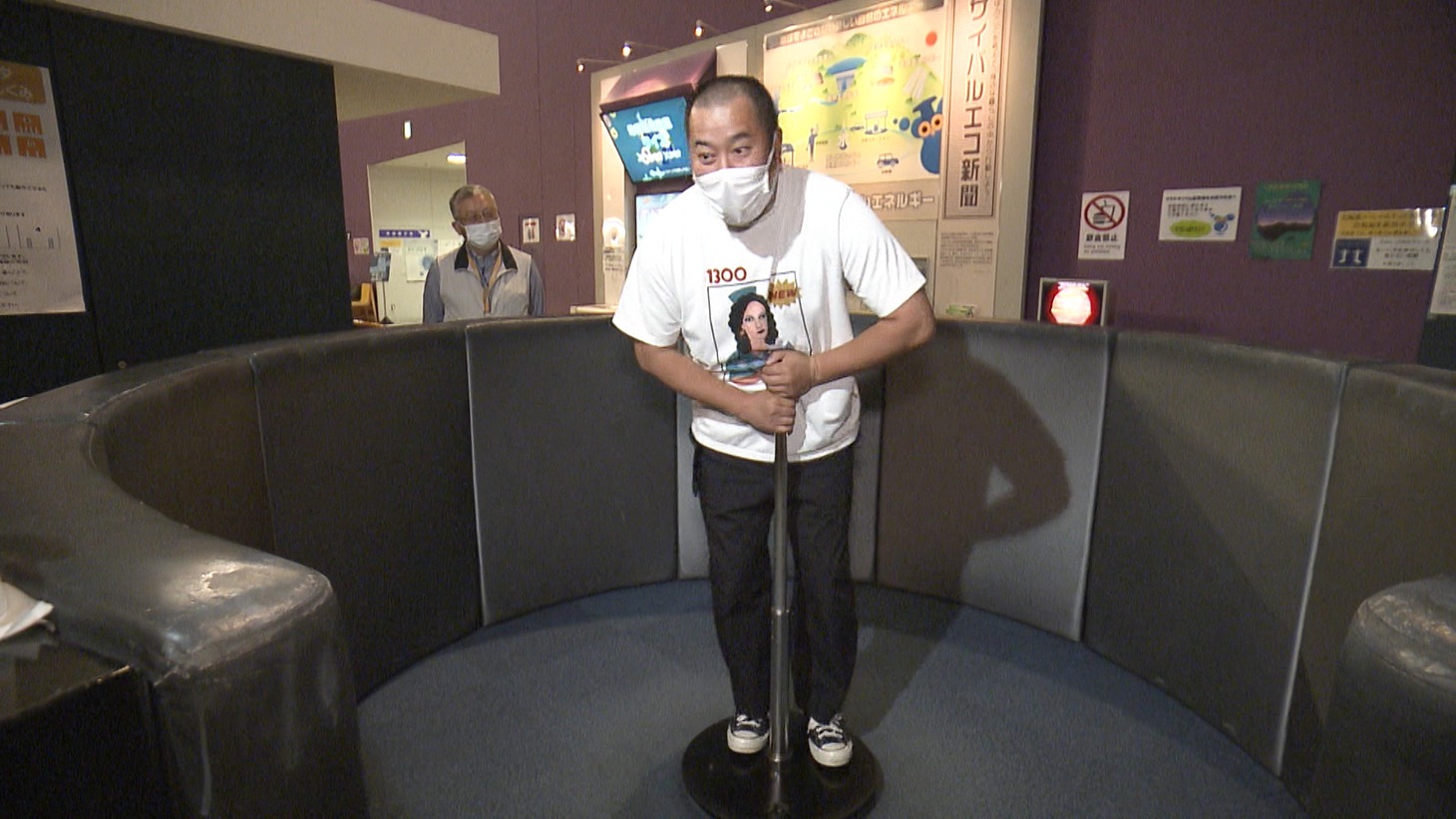 とにかく明るい安村。(c)ABCテレビ