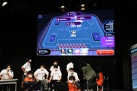 「邪道バース」で対戦するKeisuke3ときょうま。