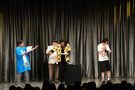 見取り図リリー作「あえぎ声」を演じるおいでやす小田、蛙亭・中野、見取り図・盛山。