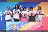 「ミッキー＆フレンズ国際フレンドシップデー記念！PRイベント」に登壇した霜降り明星とぼる塾。(c)Disney