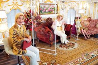 左からメイプル超合金・カズレーザー、IKKO、土屋アンナ。