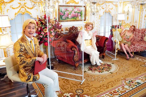 左からメイプル超合金・カズレーザー、IKKO、土屋アンナ。