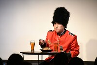 「うまだ曜子！」「うまだヒカル！」「うまだ真澄！」とパスタの感想を述べる溜口。ビッグな芸能人たちが今後使うであろうグルメコメントを先に言ってつぶすという魂胆。