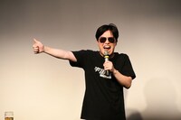 会場のウケに満足げなトム・クルーズ（溜口）。