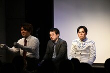 タッカーノ（中央）に「気持ち悪い」と言われて激昂する溜口（右）。