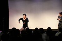 見たことのないジャンルのダンスを披露する溜口。