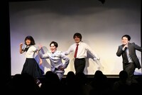 喜んだ流れで踊り出す一同。