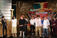 「スーパーお笑い大賞～おもろいやつが得をする～」の様子。