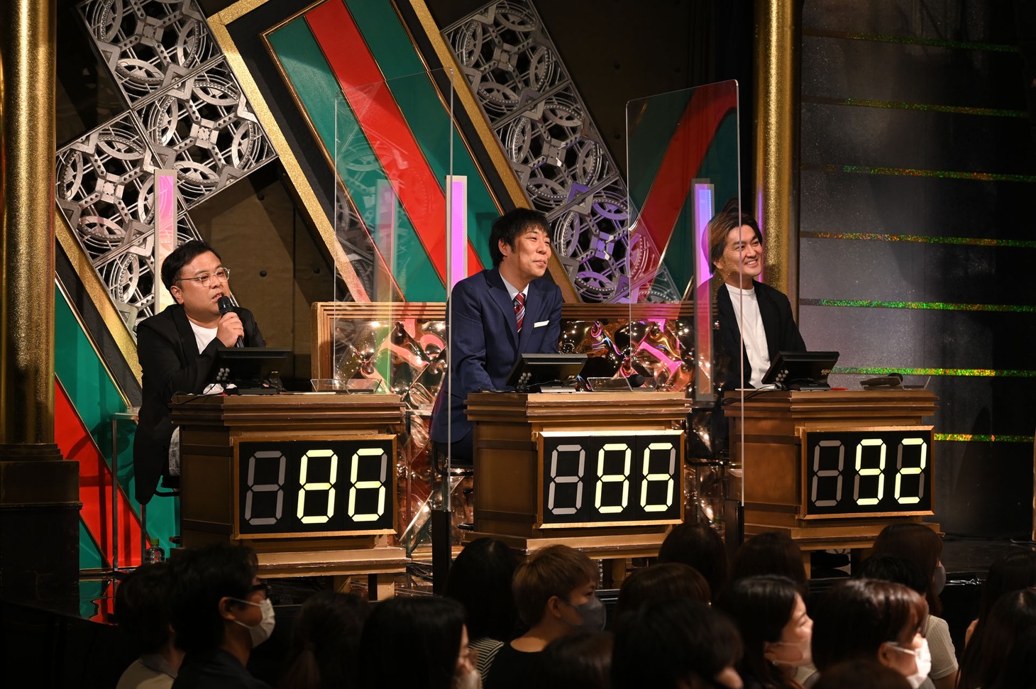審査員を務めた（左から）とろサーモン久保田、パンクブーブー佐藤、平成ノブシコブシ徳井。