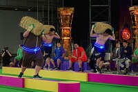 「俵さんが転んだ」に挑む（左から）王鵬、ジャングルポケットおたけ、品川庄司・庄司。(c)TBS