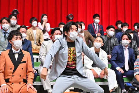 「オールザッツ漫才 真夏のゴールデンSP」のワンシーン。