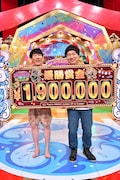 「オールザッツ漫才 真夏のゴールデンSP」で優勝したロングコートダディ。