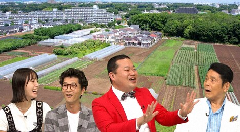 清瀬を紹介するモグライダーともしげ（左から3人目）。