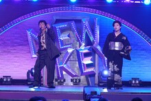 チョコレートプラネット長田とヒコロヒーによる、唄のアニキと姐さん。(c)フジテレビ