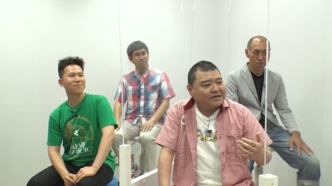 憧れの天竺鼠・川原と対談する（左から）新井崇史、松元政唯、川畑泰史、辰己智之。