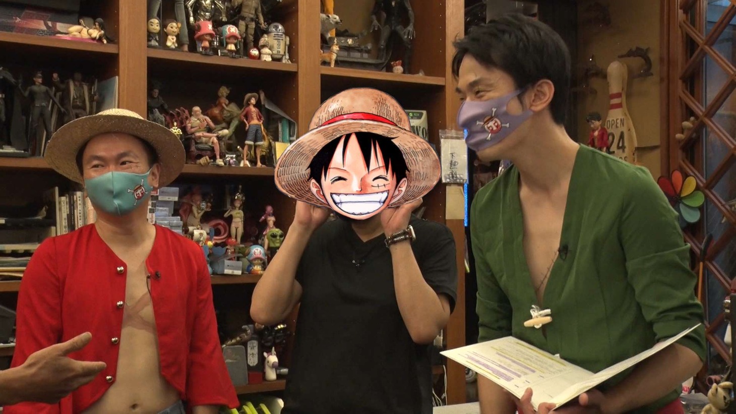 かまいたちと尾田栄一郎（中央）。(c)フジテレビ