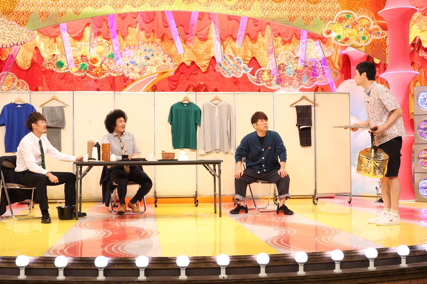 左から、トータルテンボス、FUJIWARA藤本、もう中学生。(c)フジテレビ