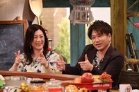 左から野々村友紀子、2丁拳銃・川谷。(c)カンテレ