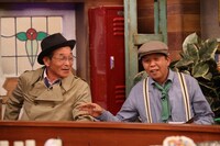 左から間寛平、村上ショージ。(c)カンテレ