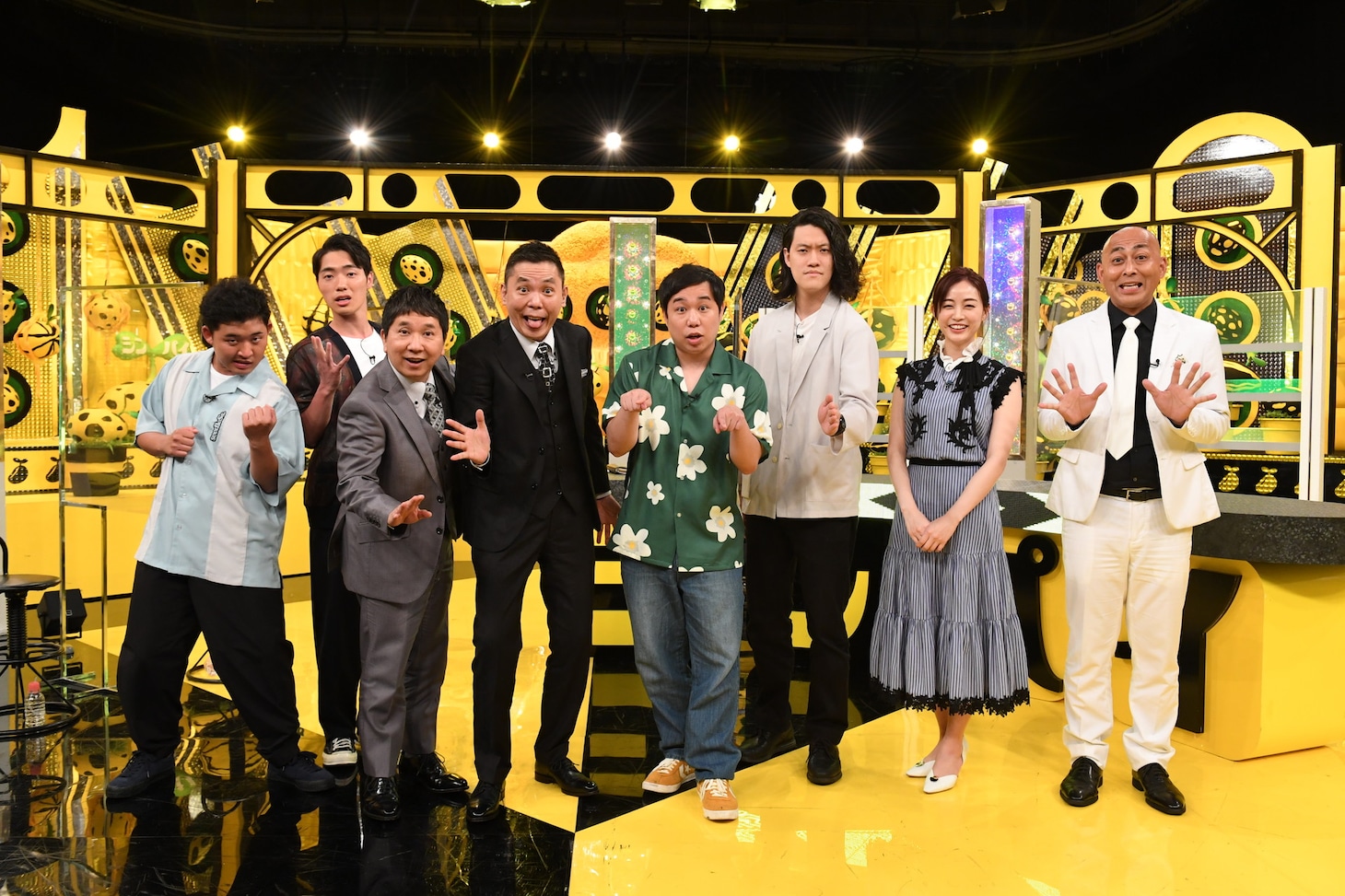 「勝手にシンパイショー」に出演する（左から）四千頭身・後藤、四千頭身・石橋、爆笑問題、霜降り明星、新井恵理那、錦鯉・長谷川。(c)テレビ朝日