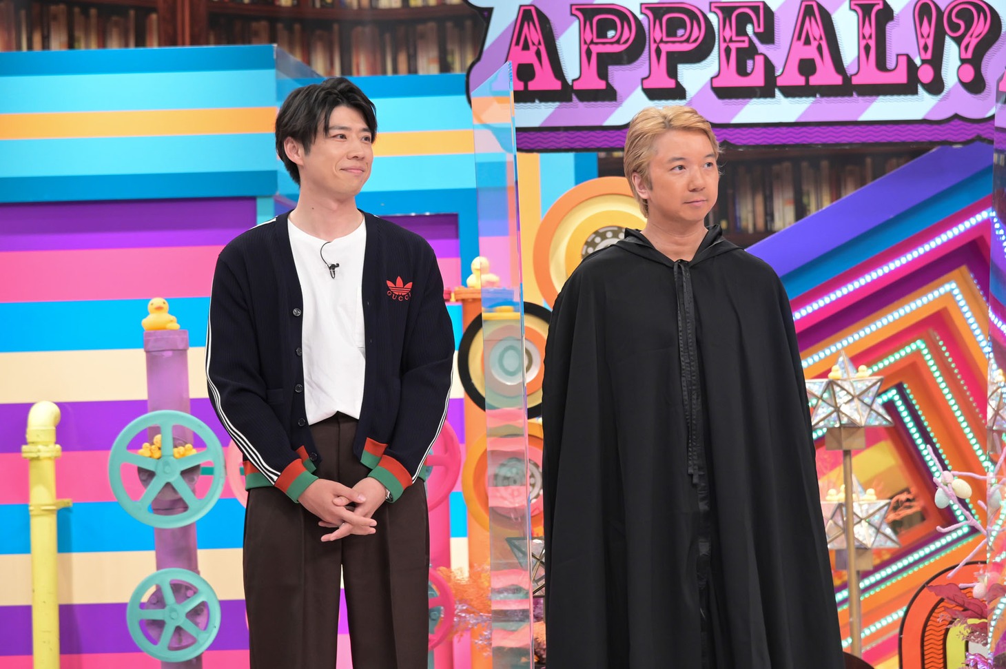 黄皓（左）と三四郎・相田。