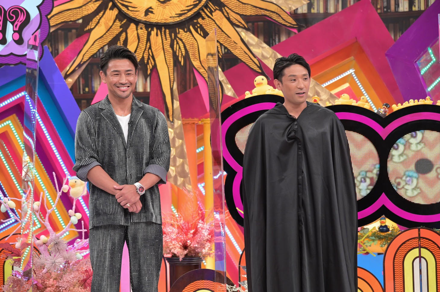 魔裟斗（左）とアルコ＆ピース酒井。