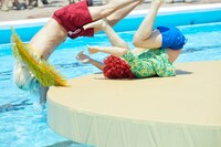 「石橋貴明プレミアム第16弾 東西お笑い水泳大会in大磯」より。