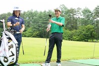 左から石川遼、千鳥ノブ。(c)フジテレビ