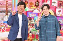 「～通しか知らない究極の1日～熱狂！1/365のマニアさん」MCの（左から）東京03飯塚、ウエンツ瑛士。写真は2022年8月の特番オンエア時のもの。(c)TBS