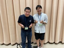 サスペンダーズ。左が古川、右が依藤。