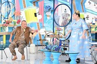 笑福亭鶴瓶と渡辺直美。(c)TBS