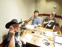 「AuDee presents 逆襲ザコシのチョゲチョゲPARK SEASON2」スタジオ収録風景。左から、ハリウッドザコシショウ、桐野安生、ゆっくんちゃん。