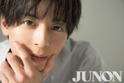 「JUNON」2022年10月号より、高杉真宙。