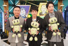 二宮和也（中央）とかまいたち（両端）。(c)日本テレビ