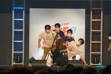 「東京芸人vs大阪芸人 新世代バトル～見取り図ニューヨーク事変～」の様子。