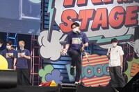 モノボケを披露するオズワルド伊藤。