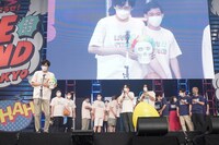 モノボケを披露するカベポスター永見。