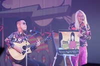 トニーフランク（左）とZAZY（右）。