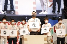 「かぶっちゃダメよ！自家製らっきょありがとうございます」に挑戦するFUJIWARA原西。