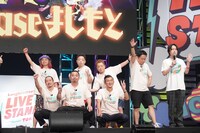 「チームbaseよしもと」と見取り図リリー（右端）。