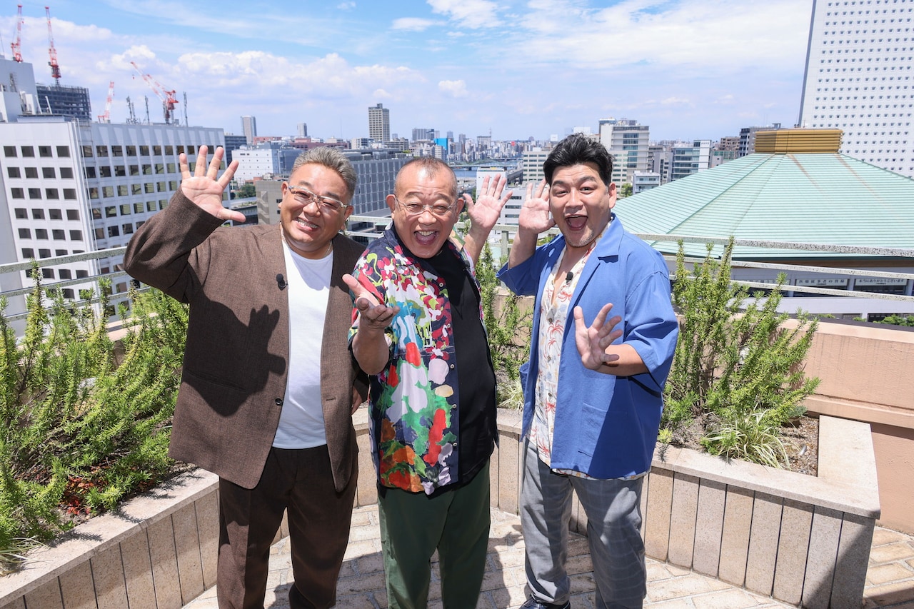 左からサンドウィッチマン伊達、笑福亭鶴瓶、サンドウィッチマン富澤。(c)カンテレ