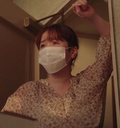 隅田美保扮する届け先の客。(c)NHK