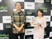 左からアンガールズ田中、「建築模型展 -文化と思考の変遷-」キュレーター・近藤以久恵氏。