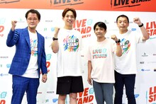 左から、アインシュタイン、中川家、