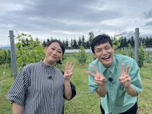 左から友近、もう中学生。(c)HBC