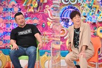 MC側ゲストの（左から）ケンドーコバヤシ、陣内智則。(c)テレビ朝日