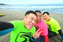 「集まれ！内村と○○の会」に「山の会」メンバーとして出演する（左から）アンタッチャブル山崎、ロバート秋山、南海キャンディーズ山里。(c)TBS