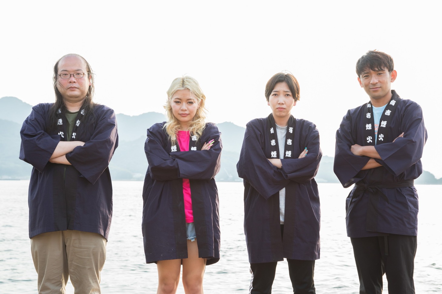 左から小仲くん、エルフ、アルコ＆ピース酒井。(c)広島テレビ