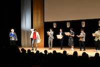 加点タイムの大喜利コーナーで「大喜利むじぃー！」と感想を述べる山口コンボイ（みたらし祭り・りゅうせい）。